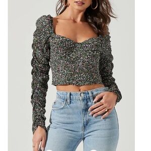Astr Multicolor Floral Ruched Long Sleeve Sweetheart Neck Cropped Top (M) -